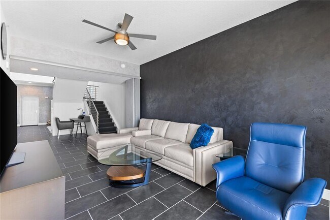 Building Photo - 800 N Tamiami Trl