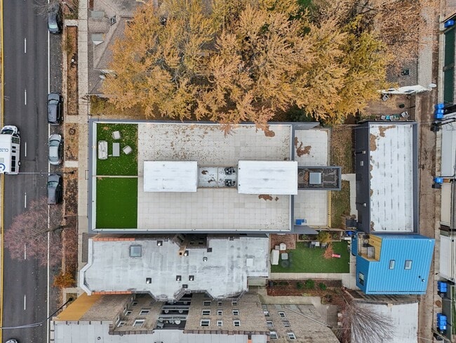 Building Photo - 4119 N Ashland Ave