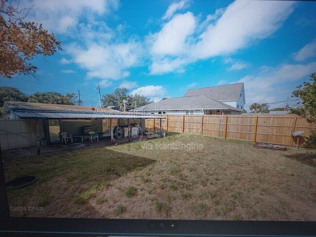 Building Photo - 5818 Hilltop Ave