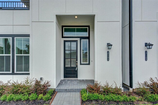 Building Photo - 2710 Grand Fountains Dr
