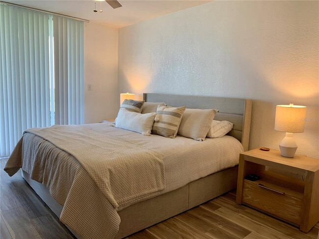 Building Photo - 6061 Bahia Del Mar Cir