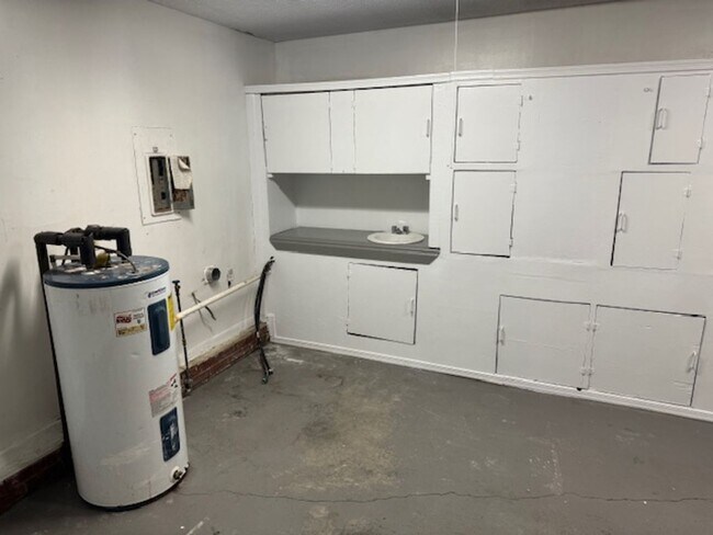 Building Photo - 222 Poplar Rd