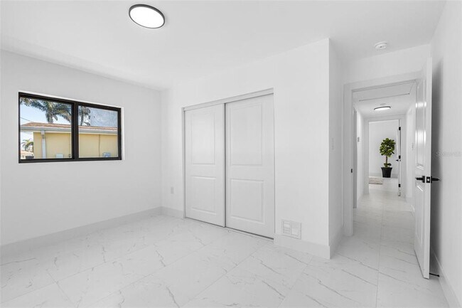 Building Photo - 475 115th Ave