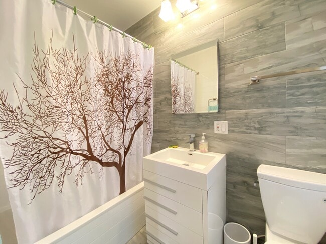 Building Photo - 62 W 106th St