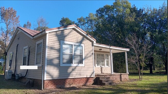 Building Photo - 1740 MS-363