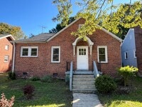 Building Photo - Two bedroom, 1 bath house in Burlington