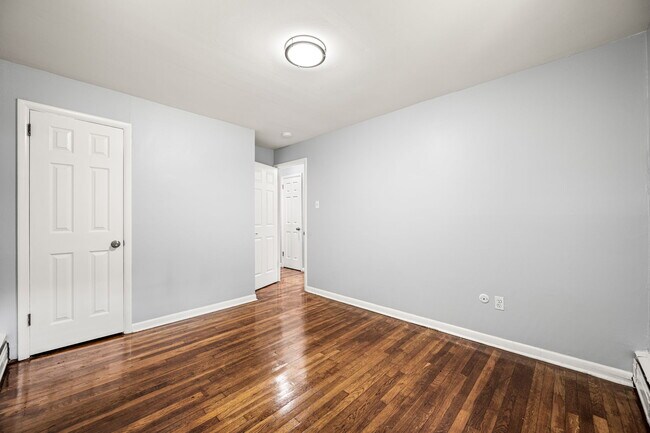 Building Photo - 25 E Pennsbury Way