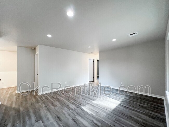 Building Photo - 2700 N Wheeler Ave