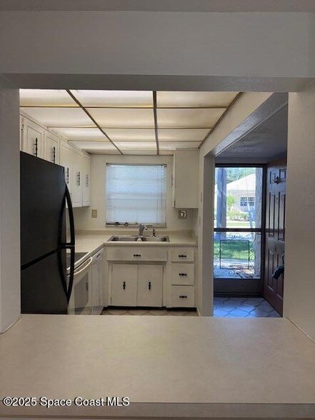 Building Photo - 2511 Country Club Dr