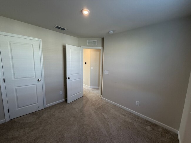 Building Photo - Thornton Grove Townhome