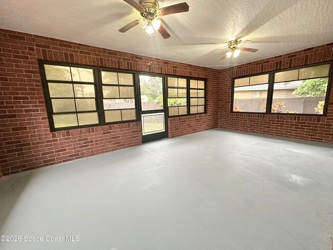 Building Photo - 522 Karney Ave NE