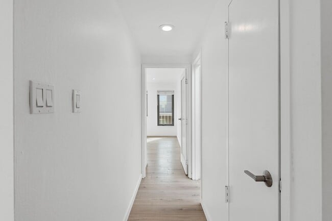 Building Photo - Modern 1BR/1BA Penthouse in Pacific Height...