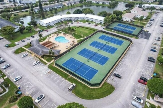 Building Photo - 359 Norwich O