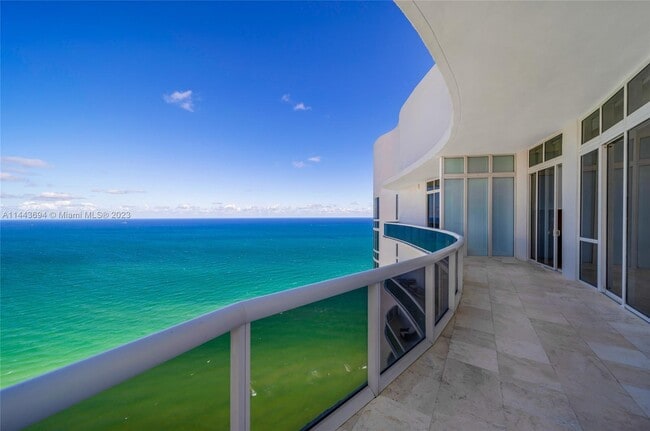 Building Photo - 15811 Collins Ave