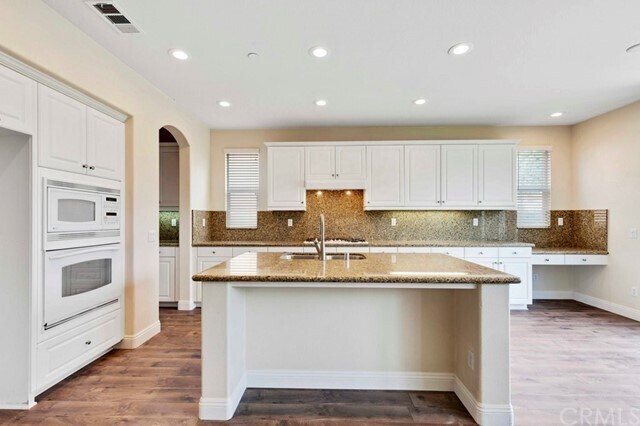 Building Photo - 3786 Lake Cir Dr