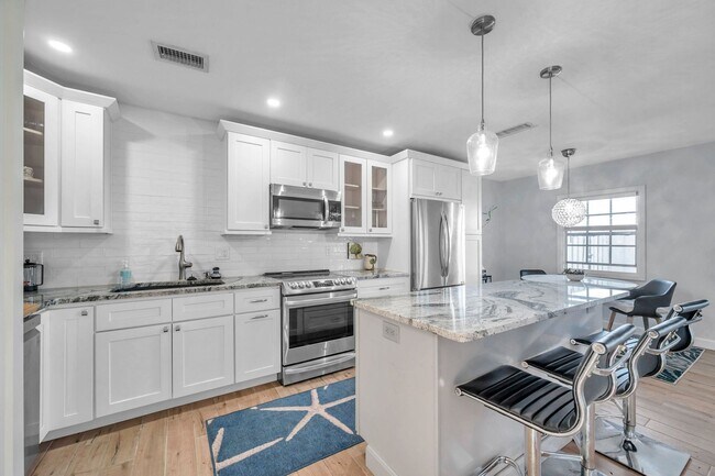 Building Photo - 4728 Beach Dr SE