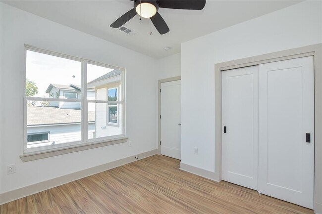 Building Photo - 7103 Bennett Ave