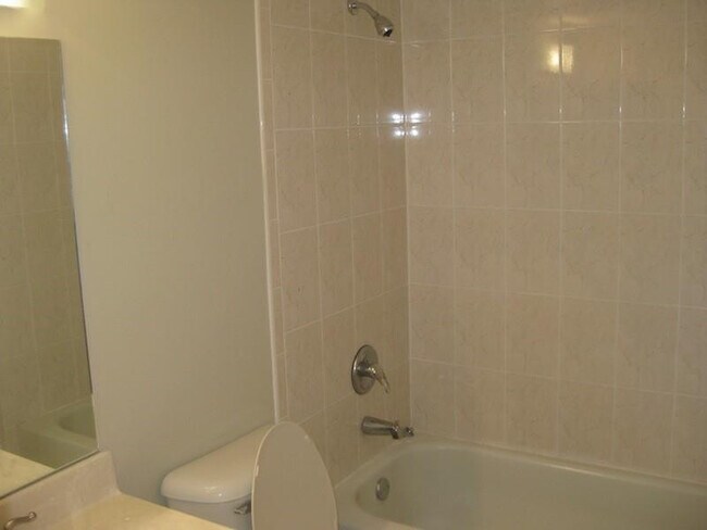 Building Photo - 711 N Pine Island Rd