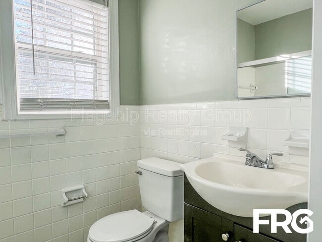 Building Photo - 111 W 15th St