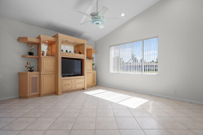 Building Photo - 7835 NW 78th Ave