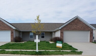 Building Photo - Beautiful 2 bedroom 2 bath duplex with 2 car garage