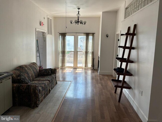 Building Photo - 1359 Main St