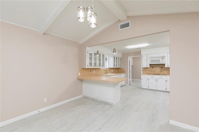 Building Photo - 1718 Tulip Ave