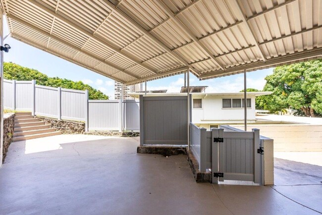 Building Photo - NEWLY Remodeled 4 BED/2 BA Home in Makiki ...