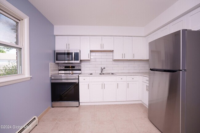 Building Photo - 35 McAlpin St