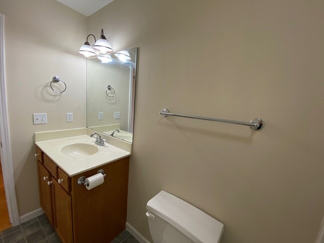 Building Photo - North AVL - Spacious 2/2 Apartment with st...