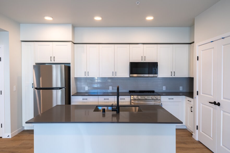 Building Photo - Ravine Ridge
