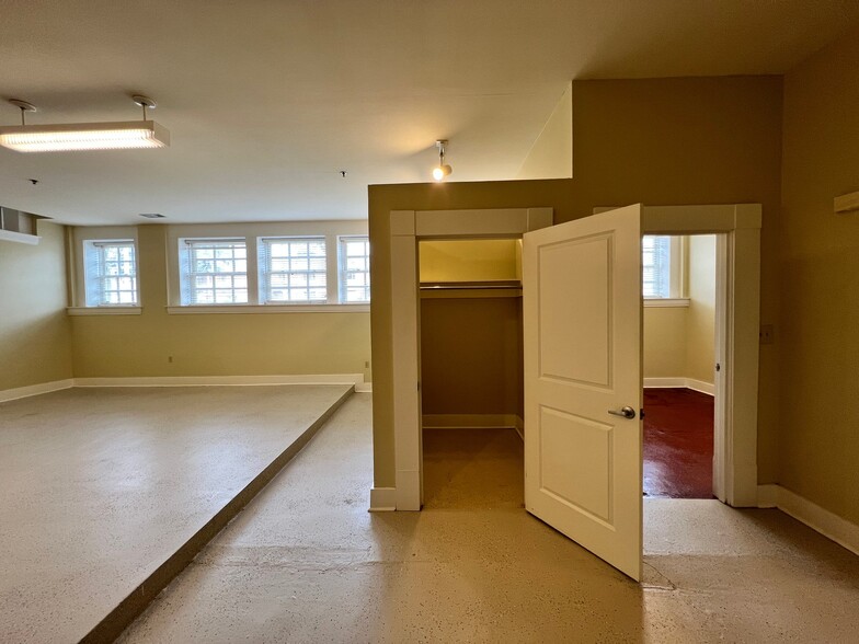 Building Photo - 715 Sherman St