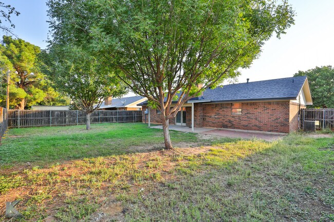 Building Photo - 4350 Bluebonnet Ct
