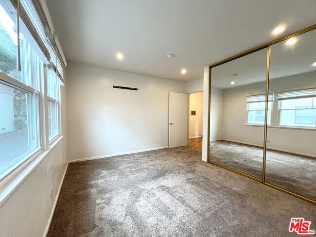 Building Photo - 5811 Bowcroft St
