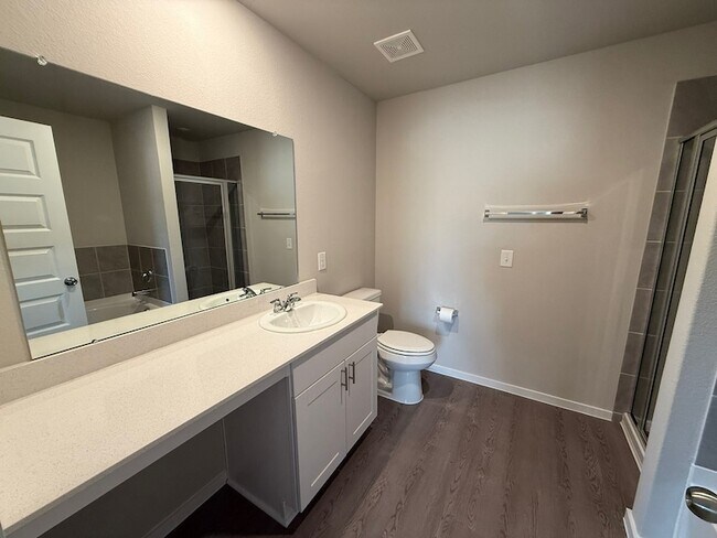 Building Photo - 2027 Summer Night Dr