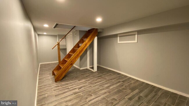 Building Photo - 2321 E Cabot St