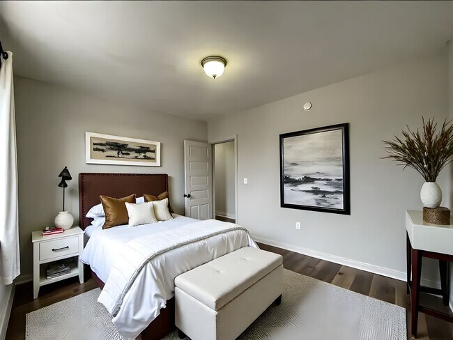 Primary Photo - 201 E Cottage Pl