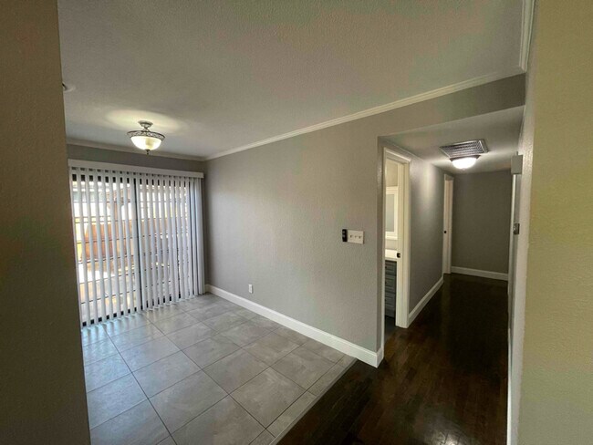 Building Photo - 2308 Aladdin Way