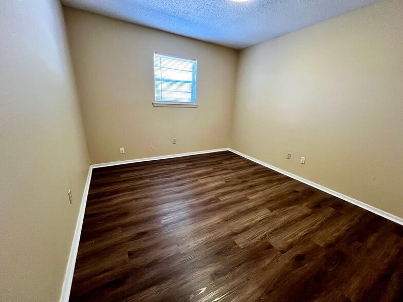 Building Photo - 1112-1114 Tancred Ave