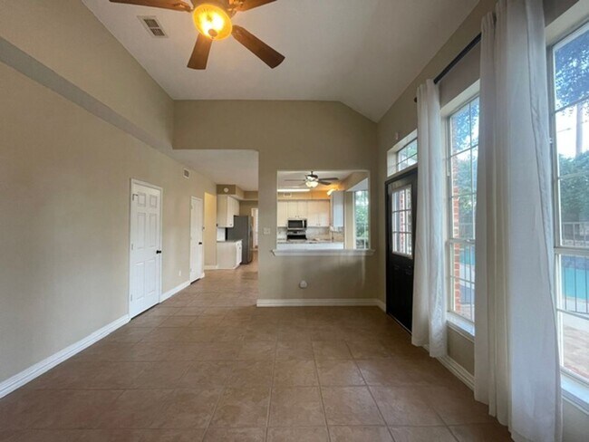 Building Photo - 3222 Mapleridge Dr