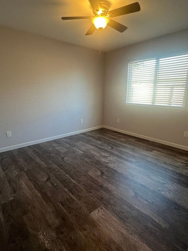 Building Photo - 3 Bedroom home in Candlewood Estates