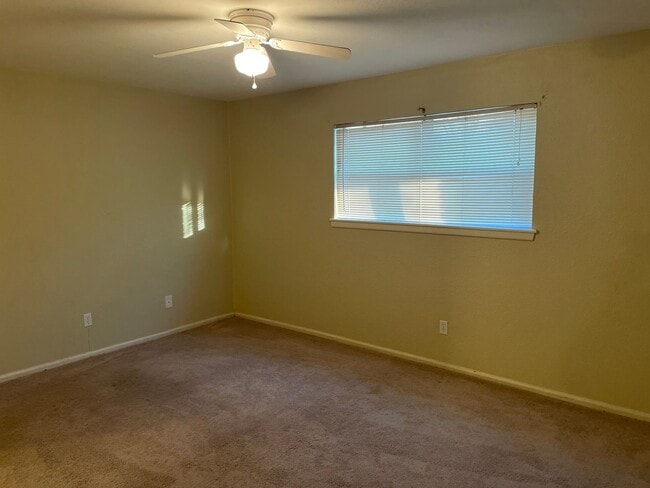 Building Photo - 2 bedroom duplex!  2 bath, 2 car carport