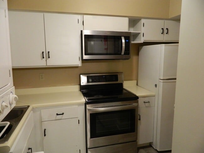 Building Photo - 1 Bed / 1 Bath Condo with Balcony – Seminole County – Water Included!