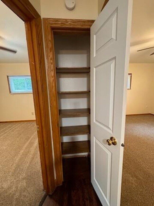 Building Photo - 489 S Edgehill Ave