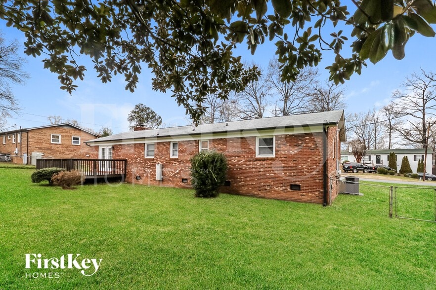 Building Photo - 4809 Maplecrest Dr