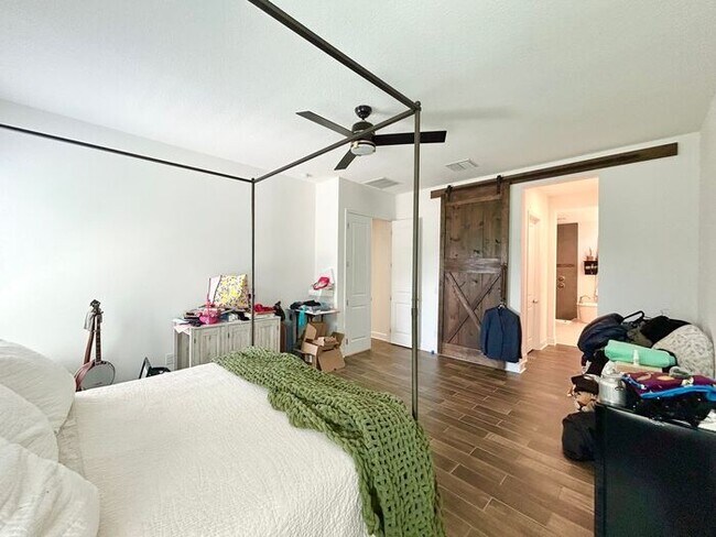 Building Photo - Elegant 5-Bedroom Pool Home for Rent in Sa...