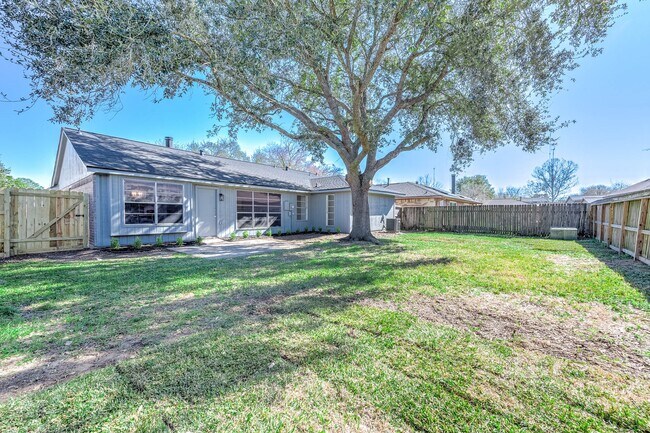 Building Photo - 2118 Pepperglen Ct