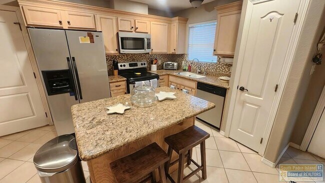 Building Photo - 9 Doral Dr