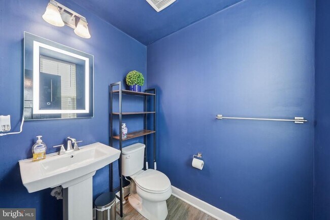 Building Photo - 10993 Oswestry St