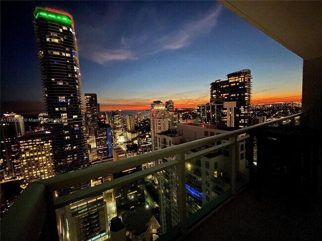 Building Photo - 950 Brickell Bay Dr